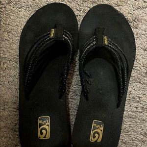 Brand new Teva flip flips.